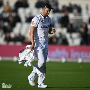Mark Wood told to ‘stop picking his kids up’ due to an elbow injury