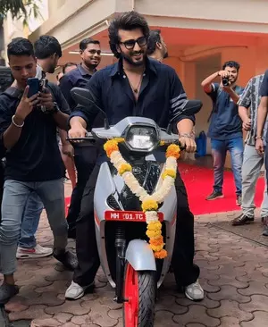 Arjun Kapoor brings home his first e-scooter Arjun Kapoor brings home his first e-scooter