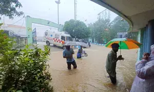 Heavy rain in Chennai leads to waterlogging in many places