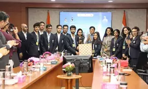 Sports minister Mandaviya felicitates winners of Chess Olympiad