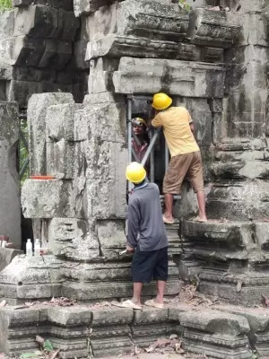 Cambodian experts continue to restore laterite wall of Angkor Thom temple in Angkor park Cambodian experts continue to restore laterite wall of Angkor Thom temple in Angkor park