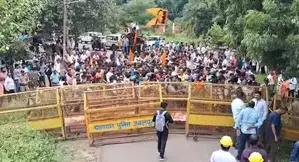 Right-wing activists stage protest against mosque in Jabalpur, clash with police