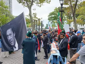 Imran Khans supporters protest outside UN as Sharif speaks at UNGA