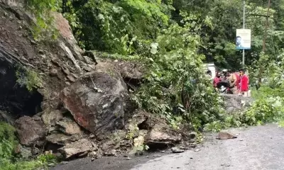 Fresh landslides in hills of north Bengal, traffic out of gear on NH 10