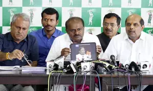 Inform people about 70 cases pending against you: HD Kumaraswamy dares Siddaramaiah