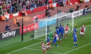 Premier League: Late goals propel Arsenal to 4-2 win over Leicester City