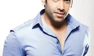 Tusshar Kapoor reveals his Facebook accounts have been compromised