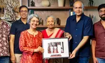 Ashutosh Gowariker meets the family of supercop Ramakant Kulkarni, latter’s son-in-law Harsha Bhogle