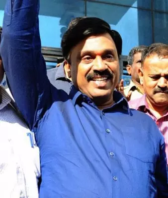 Mining baron Janardhana Reddy to enter Ballary city after 14 years as SC gives nod
