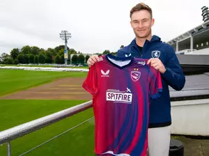 Cricket: Kent sign Chris Benjamin on a three-year contract Cricket: Kent sign Chris Benjamin on a three-year contract