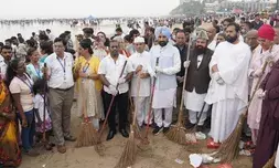 Maha: Multi-faith leaders hail PM Modi for spearheading Swachh Bharat Mission