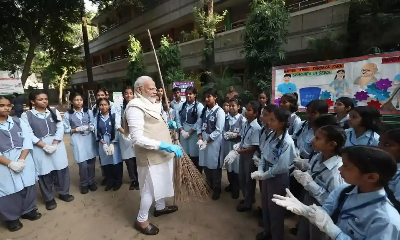 PM Modi Leads Swachhta Hi Seva Campaign at NDMCs Navyug School, Marks 10 Years of Swachh Bharat Mission