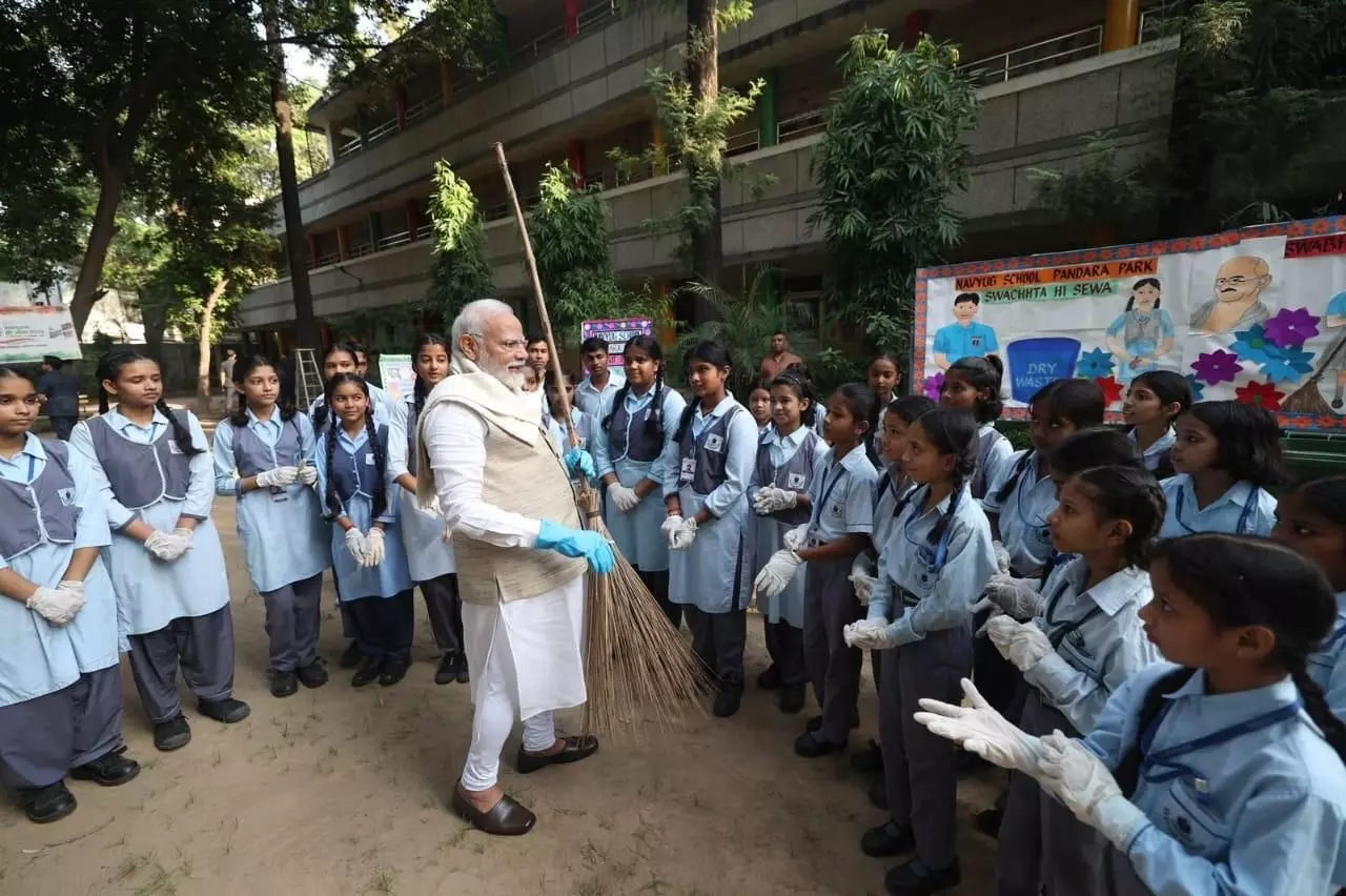 PM Modi Leads Swachhta Hi Seva Campaign at NDMCs Navyug School, Marks 10 Years of Swachh Bharat Mission PM Modi Leads Swachhta Hi Seva Campaign at NDMCs Navyug School, Marks 10 Years of Swachh Bharat Mission