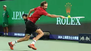 Medvedev beats Arnaldi under roof in Shanghai, doubles matches cancelled due to rain