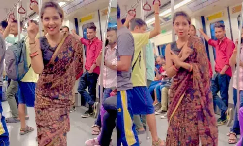 Womans Sari Dance to Billo Rani in Crowded Metro Goes Viral with Over 1.4 Million Views