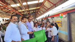 Delhi-Godda train service flagged off by BJP MPs Nishikant Dubey and  Manoj Tiwari