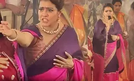 Kajol gets into Jaya Bachchan mode