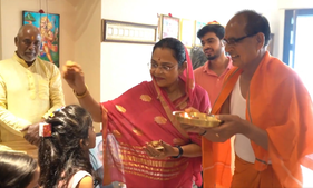 Shivraj performs kanya bhoj, urges people to take pledge to respect women