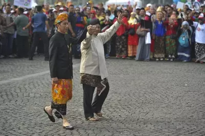Indonesias president-elect meets potential ministers ahead of inauguration