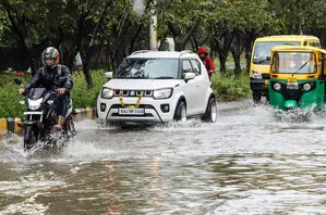 Heavy rains wreak havoc in Bengaluru, schools & colleges to remain closed on Wed