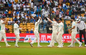 1st Test: Rain forces early stumps after New Zealand begin pursuit of 107 against India (ld)