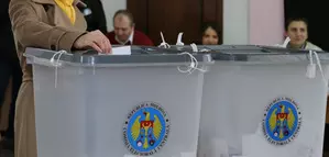 Moldova holds presidential election, EU membership referendum