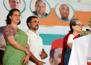 Kerala bypolls: Sonia to accompany Priyanka in Wayanad for nomination filing