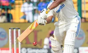 Sarfaraz has room to play his shots as he always stays beside the line, says Aakash Chopra