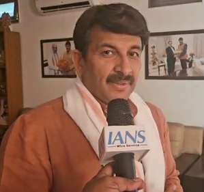 Shifting pollution blame won’t help AAP win polls: Manoj Tiwari