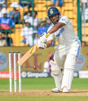 Sarfaraz has room to play his shots as he always stays beside the line, says Aakash Chopra