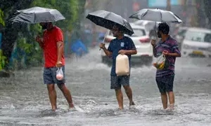Cyclone Dana: Heavy rainfall in pockets of Bengal predicted throughout Friday