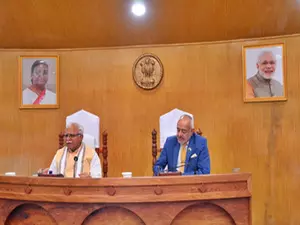 Union Minister Khattar pushes for renewable energy generation in Andamans