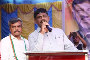 Focus on contesting election instead of making accusations, Congress leader Suresh urges Kumaraswamy