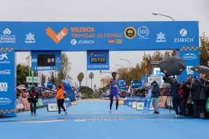 Yomif Kejelcha breaks world half marathon record in Valencia