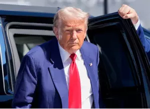 US election: Trump arrives in New York for final campaign rally (Lead)