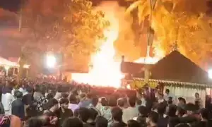 Kerala temple fire: Protocols not followed, police detain two (Ld)