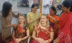 Rajasthan: Foreign tourists follow Indian rituals to celebrate Roop Chaudas in Pushkar