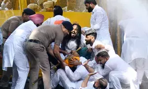 AAP protests against FCIs slow procurement of paddy from Punjab