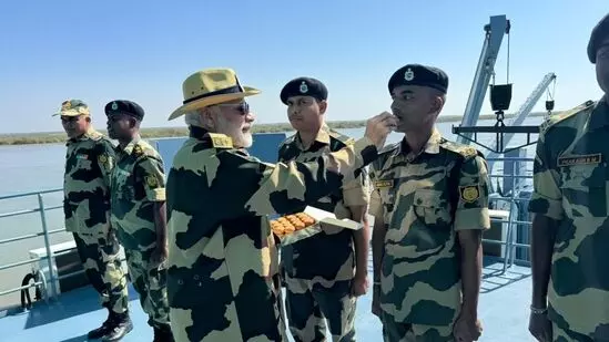 Diwali Celebrations Amidst Duty: PM Modi Celebrates with BSF Soldiers While Indian and Chinese Armies Exchange Sweets Diwali Celebrations Amidst Duty: PM Modi Celebrates with BSF Soldiers While Indian and Chinese Armies Exchange Sweets