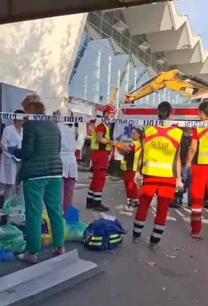 Eight killed in railway station awning collapse in Serbia Eight killed in railway station awning collapse in Serbia