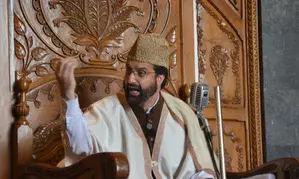 Mirwaiz Umer expresses concern over growing trend of online gambling  in Kashmir