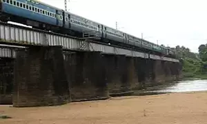 Four cleaning contract staff run over by speeding Kerala Express