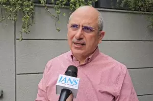 BJP, SP trade barbs over Mathdheesh baatenge aur kaatenge posters ahead of UP by-polls