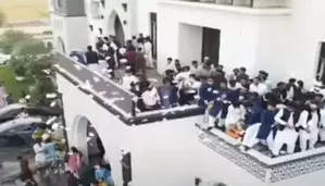 Foreign currency notes & expensive cellphones: The lavish Pakistani wedding