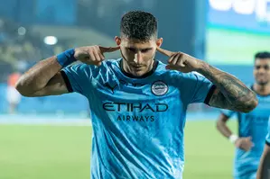 ISL 2024-25: Late goals propel Mumbai City FC to a thrilling 4-2 victory over Kerala Blasters FC