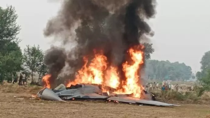 Indian Air Force MiG-29 Fighter Jet Crashes Near Agra, Both Pilots Eject Safely Indian Air Force MiG-29 Fighter Jet Crashes Near Agra, Both Pilots Eject Safely