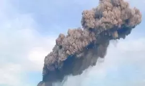 Mount Lewotobi in Indonesia erupts, top flight alert issued