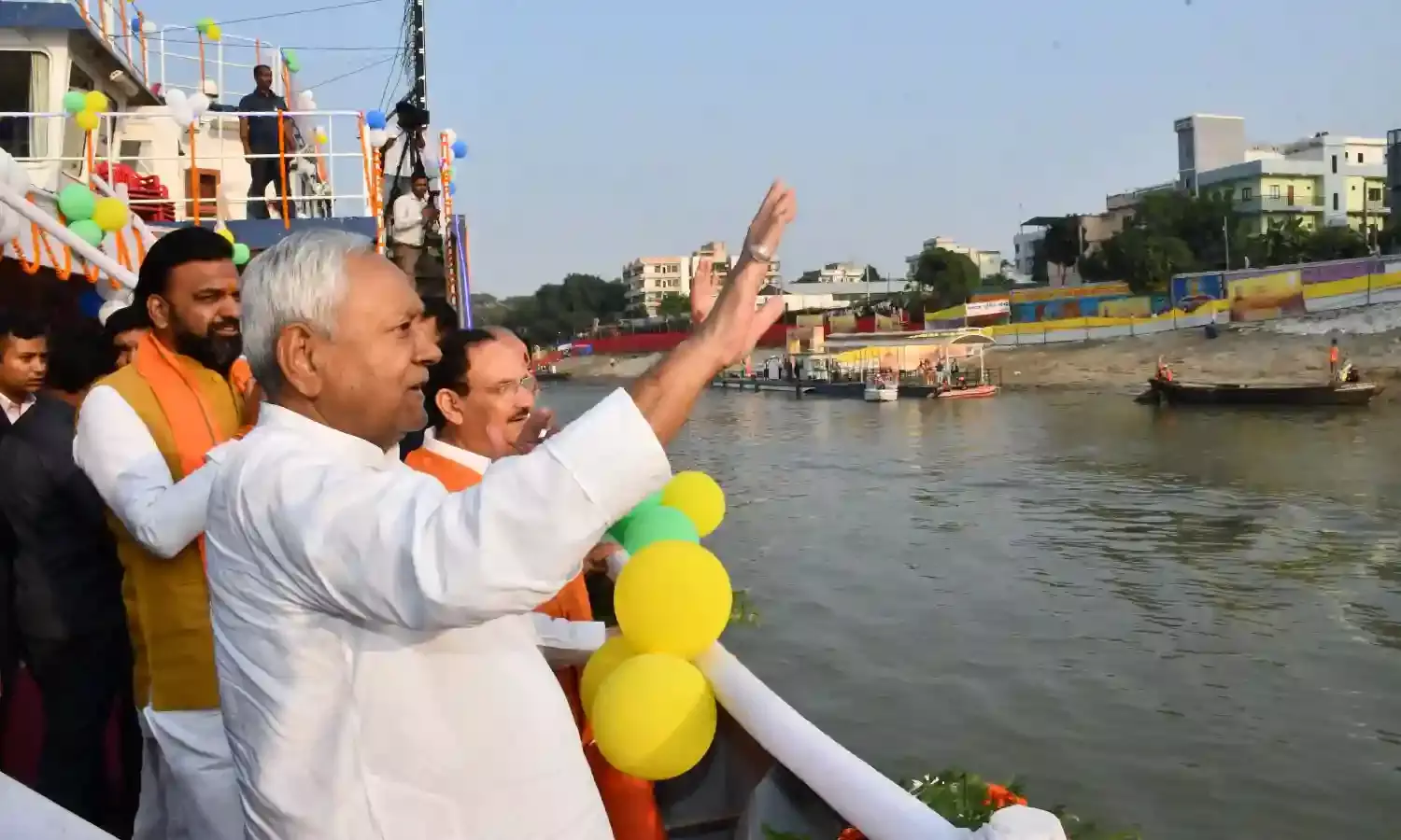 Bihar CM Nitish Kumar offered Arghya to God Bhaskar, also visited various Chhath Ghats of Patna by ship Bihar CM Nitish Kumar offered Arghya to God Bhaskar, also visited various Chhath Ghats of Patna by ship