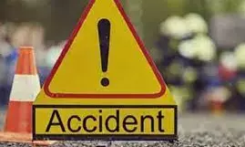 Tragic Accident on Lucknow-Agra Expressway Claims Three Lives, Injures Five Pilgrims Tragic Accident on Lucknow-Agra Expressway Claims Three Lives, Injures Five Pilgrims