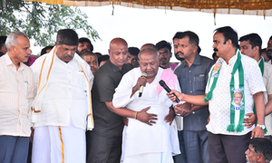 Congress govt in Karnataka will not complete its full term: Deve Gowda